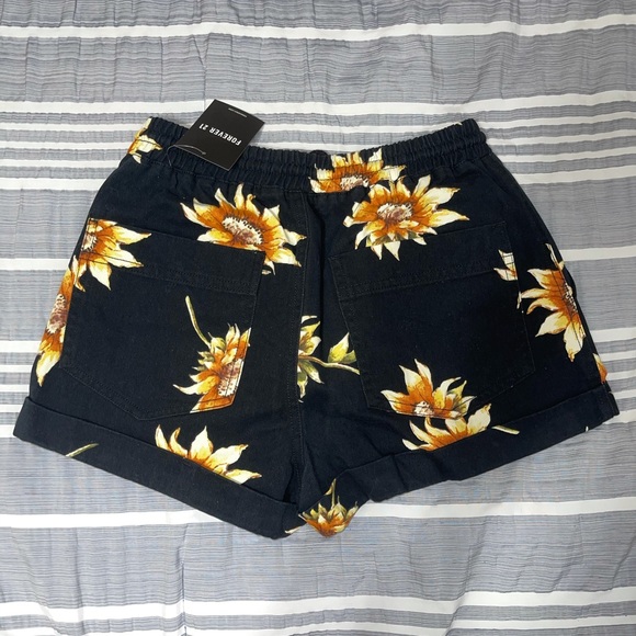 Forever 21 black denim sunflower shorts - Picture 2 of 3